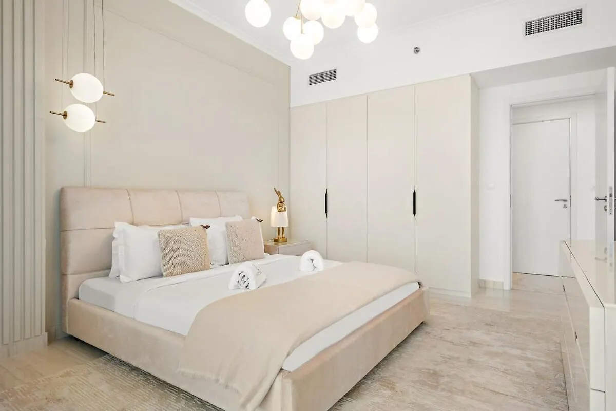 Apartment First Class 1Br Iconic Luxury Dubai