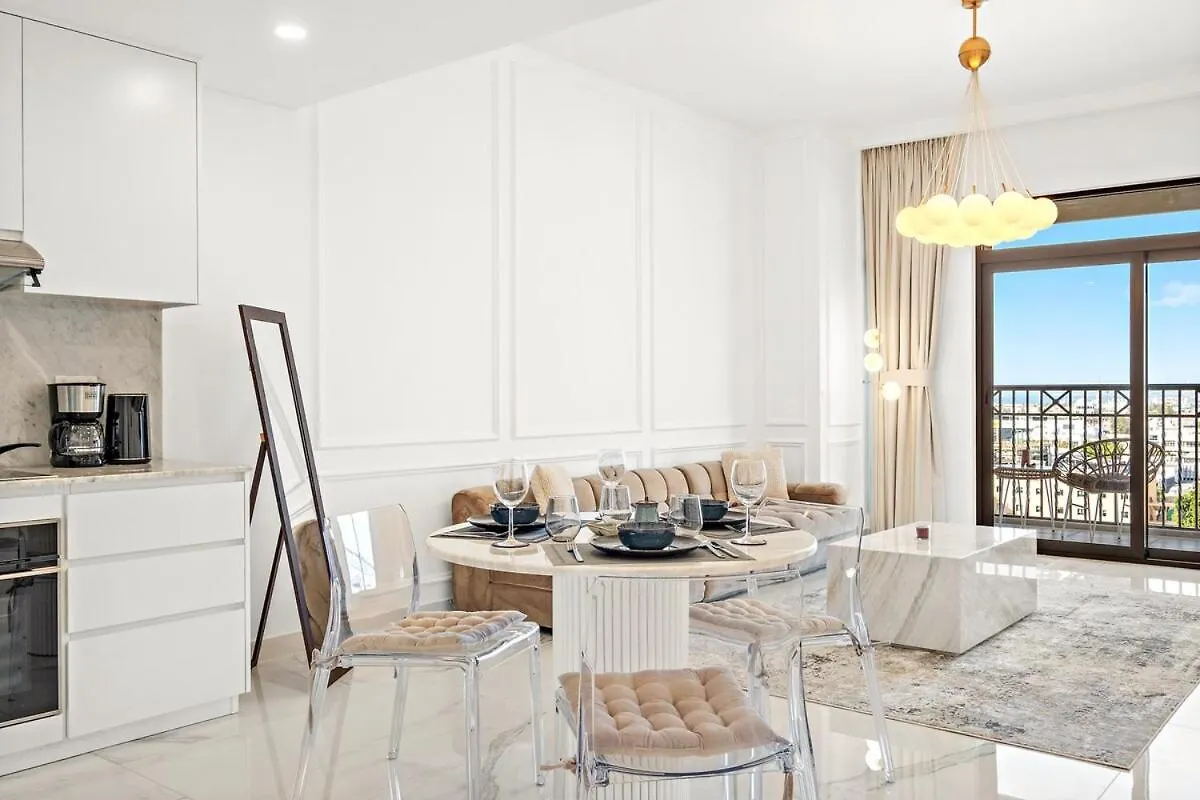 First Class 1Br Iconic Luxury Dubai Apartment